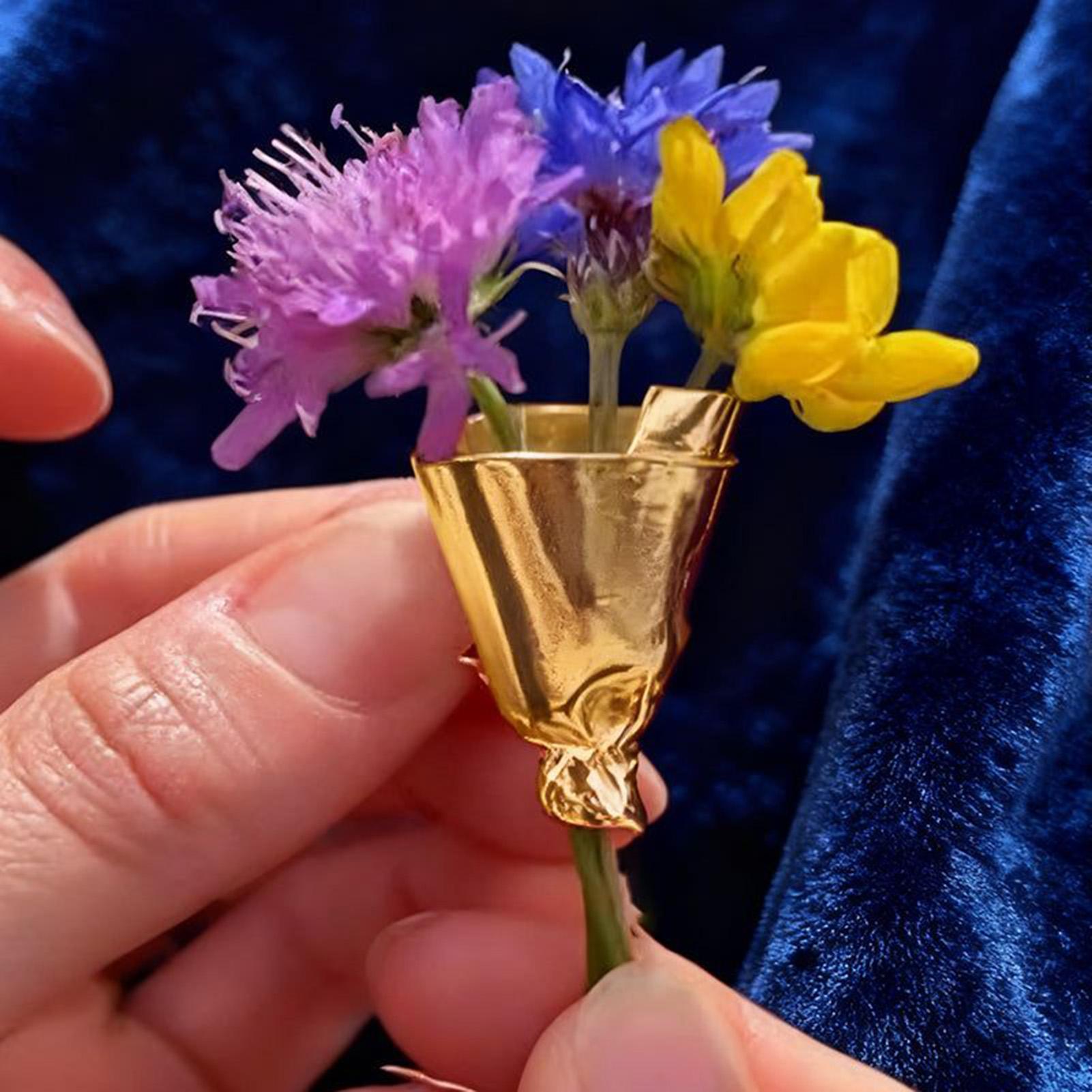 Alloy Wearable Flower Bouquet  – Travel Accessories India Bewertung und Preis